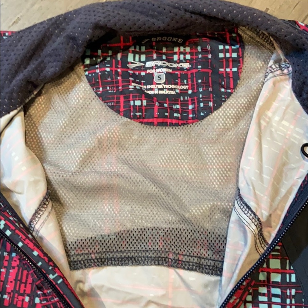 Running windbreaker - Picture 3 of 3